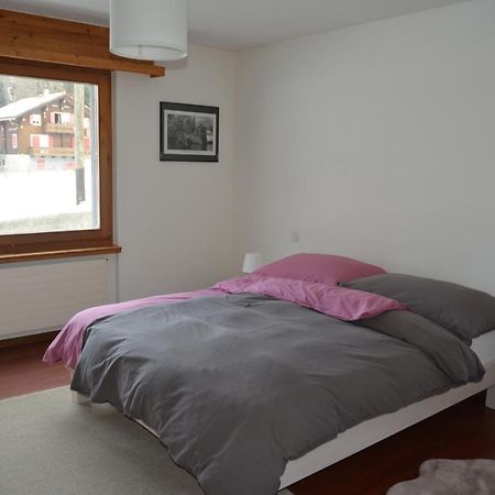 Ferienwohnung Haus Valaisia - Randa Bei Zermatt Exterior foto